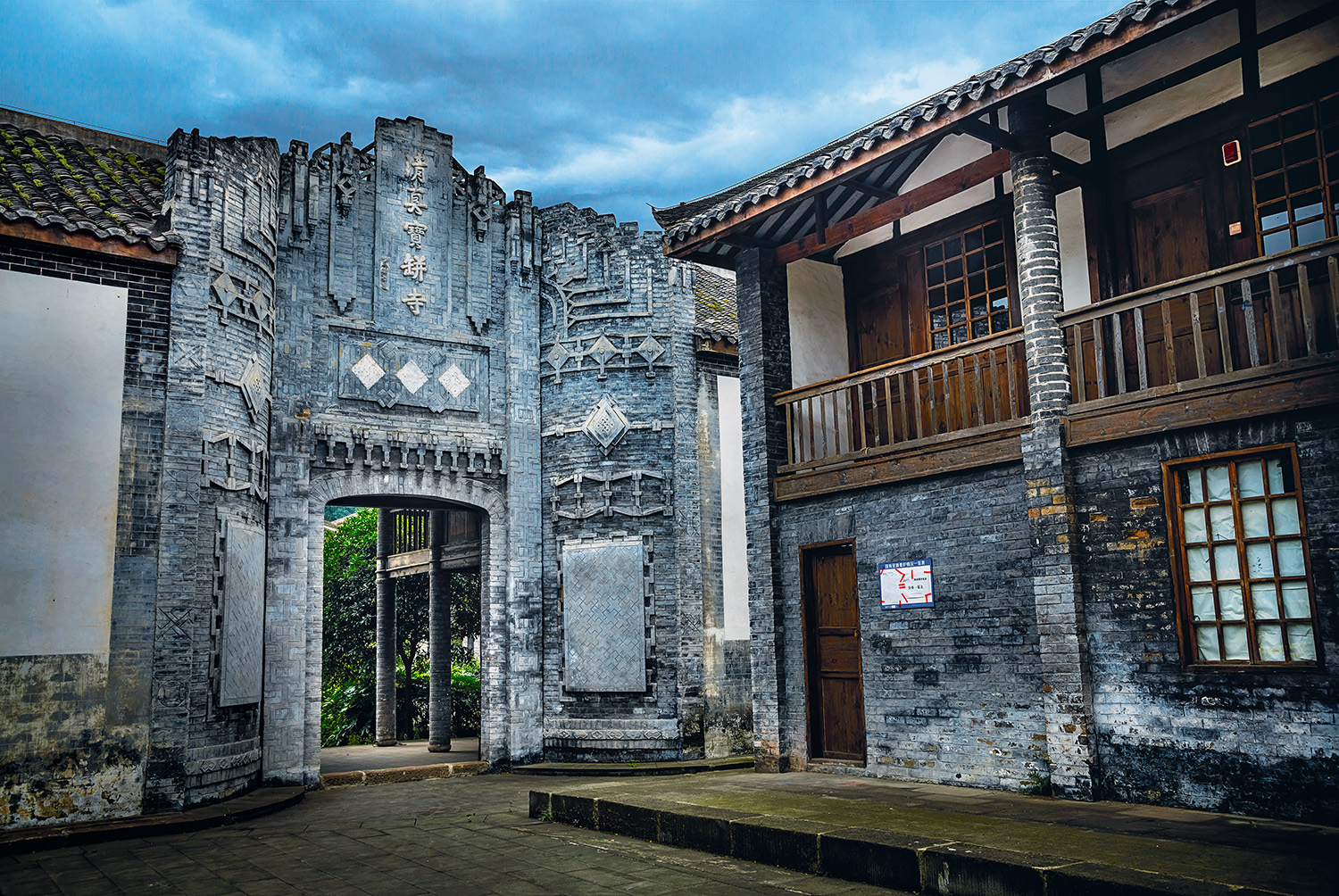 都(dou)江(jiang)堰(yan)清(qing)真寶缾寺(si)